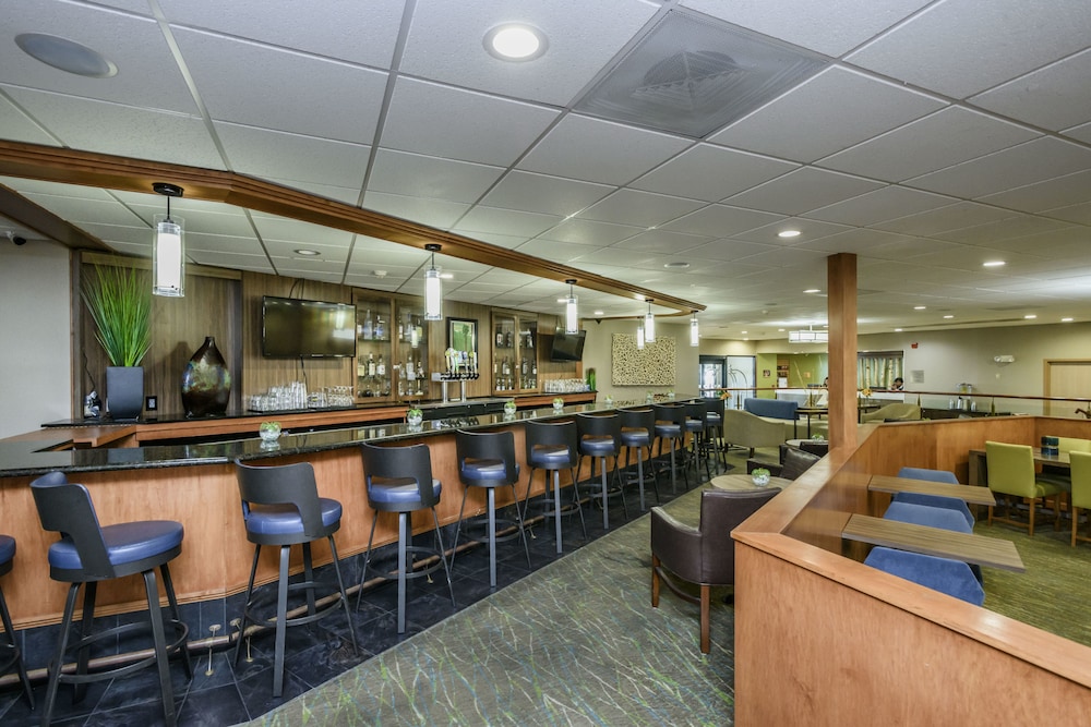 Imagen del bar/restaurante del Hotel Wyndham Garden Fresno Yosemite Airport. Foto 3