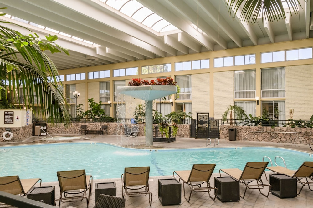 Imagen de la piscina del Hotel Wyndham Garden Fresno Yosemite Airport. Foto 19
