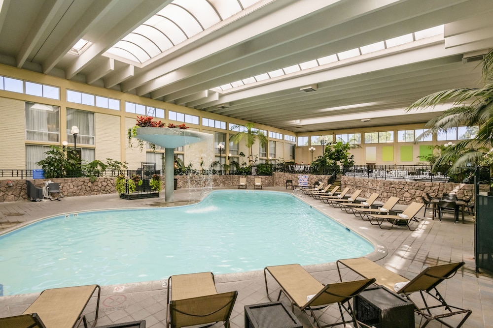 Imagen de la piscina del Hotel Wyndham Garden Fresno Yosemite Airport. Foto 20