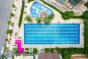 Imagen de la piscina del Hotel Wyndham Garden Gaozhou. Foto 13