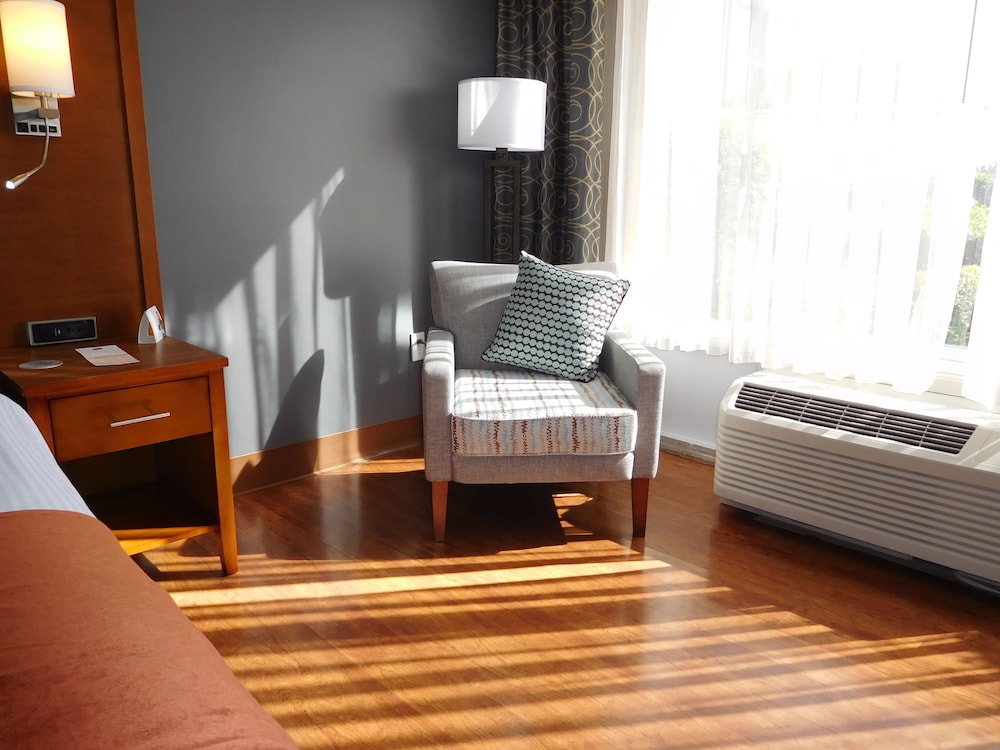 Imagen de la habitación del Hotel Wyndham Garden Greensboro. Foto 5