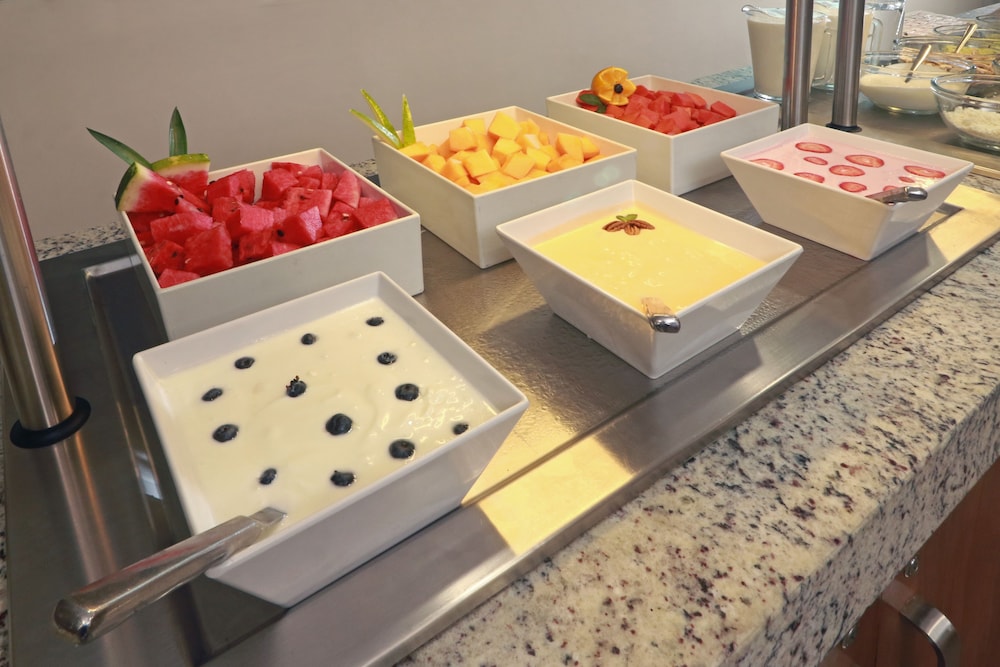 Imagen del bar/restaurante del Hotel Wyndham Garden Guadalajara Acueducto. Foto 5