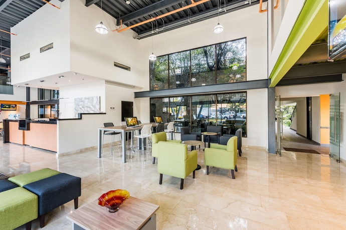 Imagen de los interiores del Hotel Wyndham Garden Guadalajara Expo. Foto 11