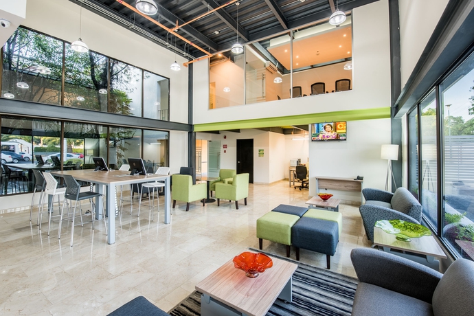 Imagen de los interiores del Hotel Wyndham Garden Guadalajara Expo. Foto 12