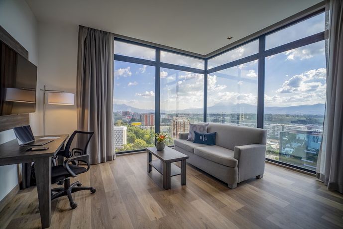 Imagen de la habitación del Hotel Wyndham Garden Guatemala City. Foto 15