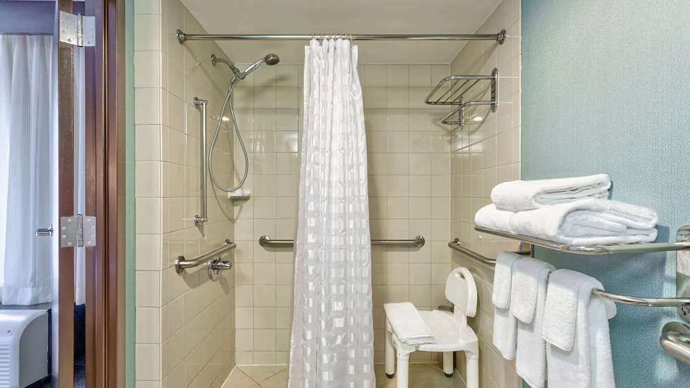 Imagen de la habitación del Hotel Wyndham Garden Kansas City Airport. Foto 13