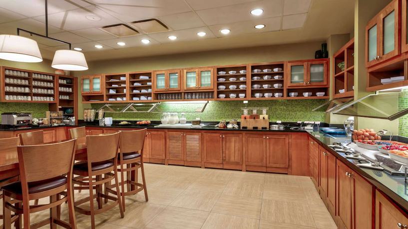Imagen del bar/restaurante del Hotel Wyndham Garden Kansas City Airport. Foto 1