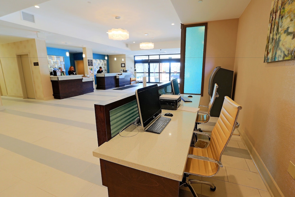 Imagen de los interiores del Hotel Wyndham Garden Kenosha Harborside. Foto 16