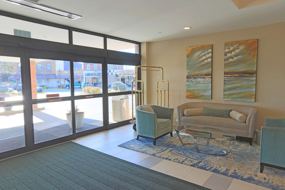 Imagen de los interiores del Hotel Wyndham Garden Kenosha Harborside. Foto 17
