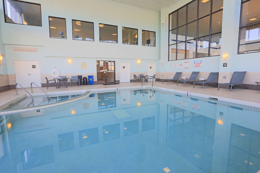Imagen de la piscina del Hotel Wyndham Garden Kenosha Harborside. Foto 20