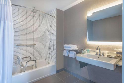 Imagen de la habitación del Hotel Wyndham Garden Laguardia South. Foto 20