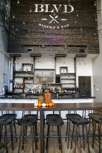 Imagen del bar/restaurante del Hotel Wyndham Garden Laguardia South. Foto 11