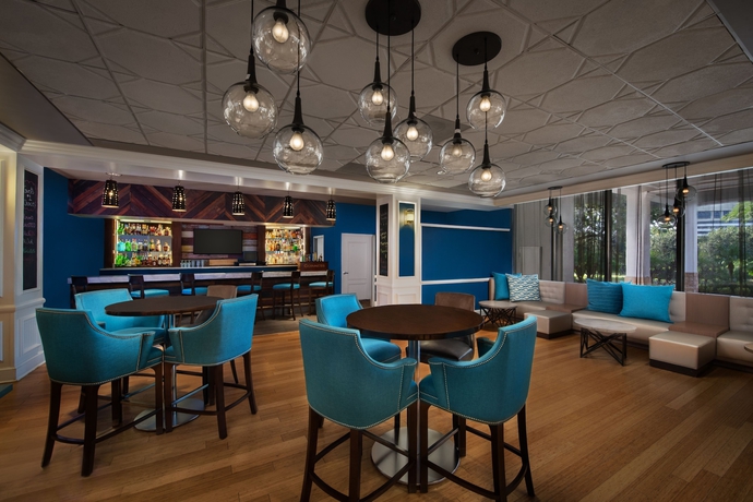 Imagen del bar/restaurante del Hotel Wyndham Garden Lake Buena Vista Disney Springs. Foto 3