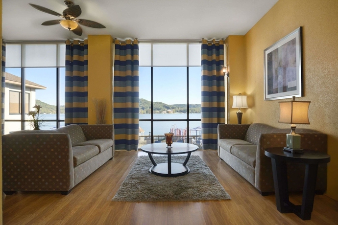 Imagen de los interiores del Hotel Wyndham Garden Lake Guntersville. Foto 18