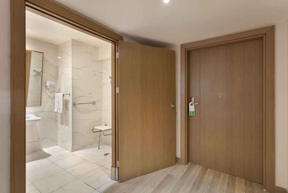 Imagen de la habitación del Hotel Wyndham Garden Lara. Foto 13