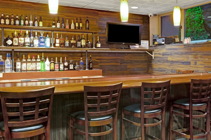 Imagen del bar/restaurante del Hotel Wyndham Garden Long Island City Manhattan View. Foto 5