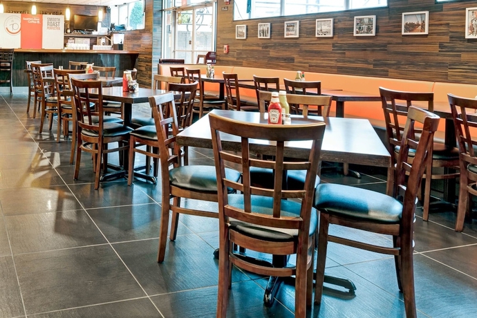 Imagen del bar/restaurante del Hotel Wyndham Garden Long Island City Manhattan View. Foto 6