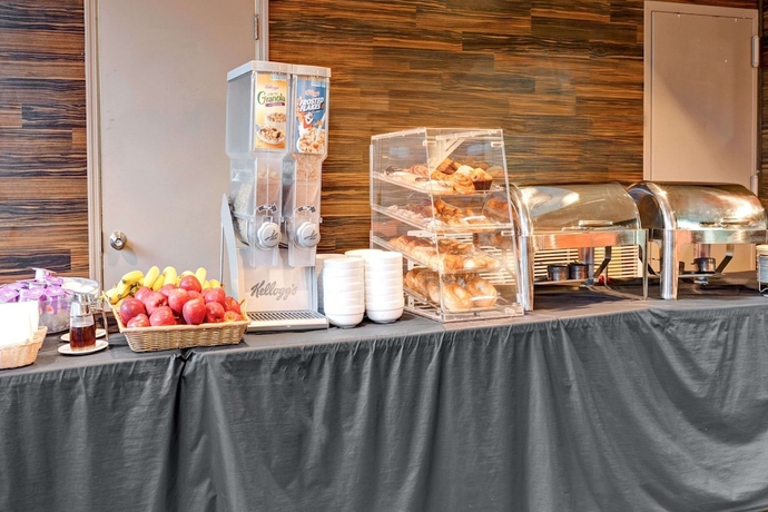 Imagen del bar/restaurante del Hotel Wyndham Garden Long Island City Manhattan View. Foto 7