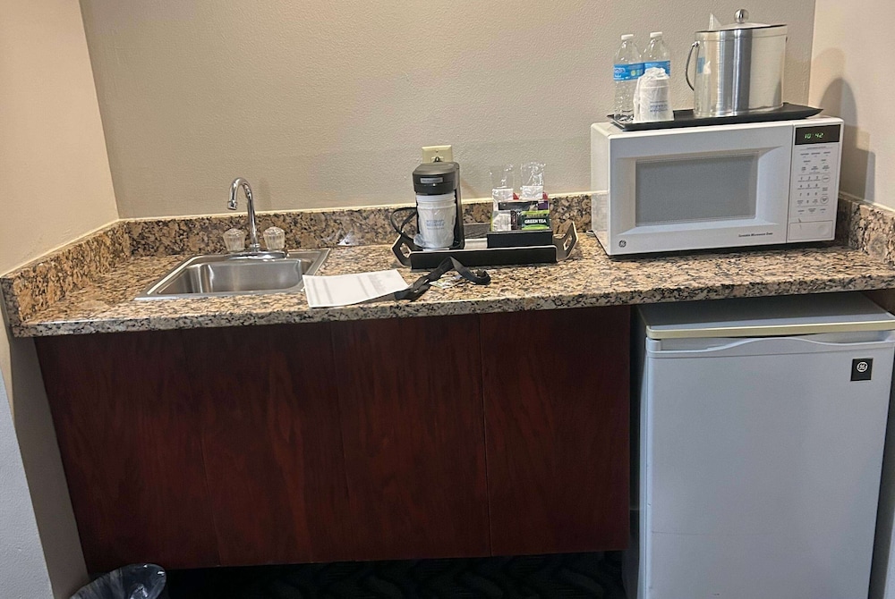 Imagen de la habitación del Hotel Wyndham Garden Madison Fitchburg. Foto 10
