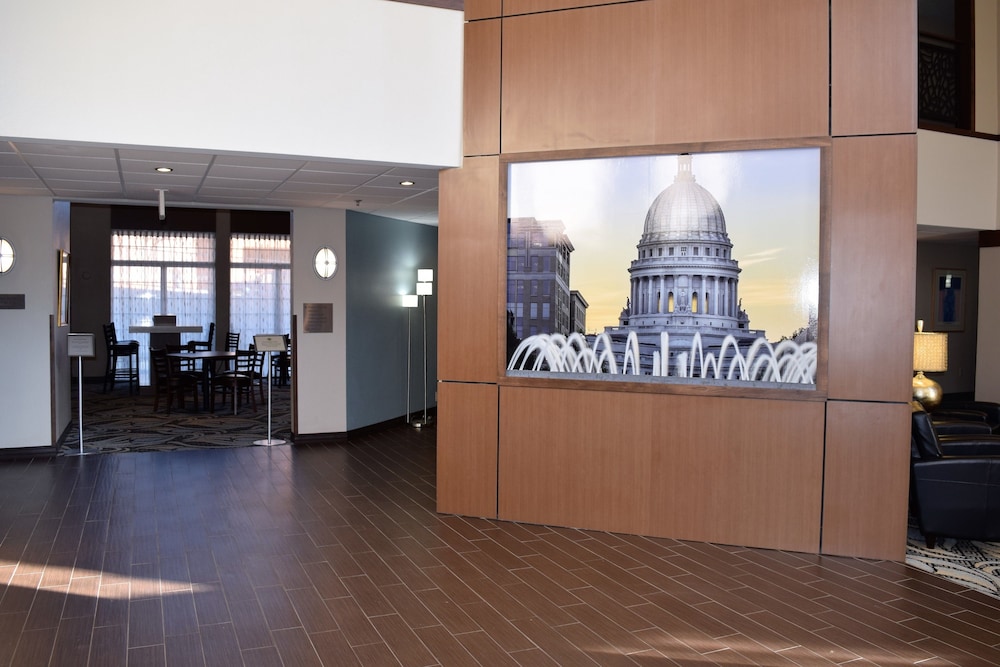 Imagen de los interiores del Hotel Wyndham Garden Madison Fitchburg. Foto 15