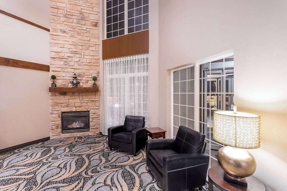 Imagen de los interiores del Hotel Wyndham Garden Madison Fitchburg. Foto 17