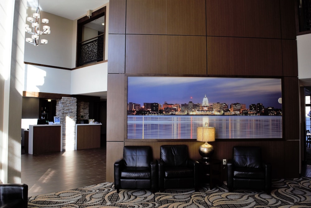 Imagen de los interiores del Hotel Wyndham Garden Madison Fitchburg. Foto 19