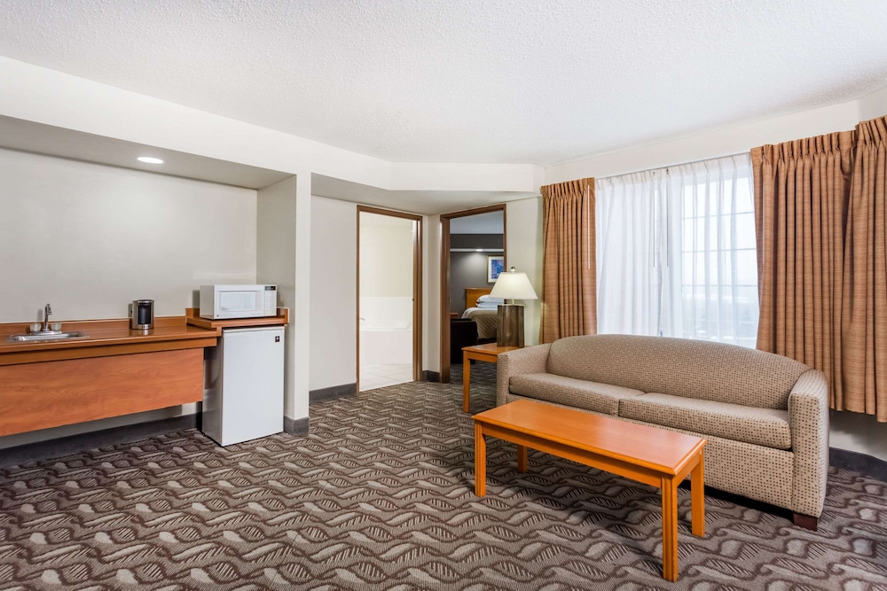 Imagen de la habitación del Hotel Wyndham Garden Madison Fitchburg. Foto 13