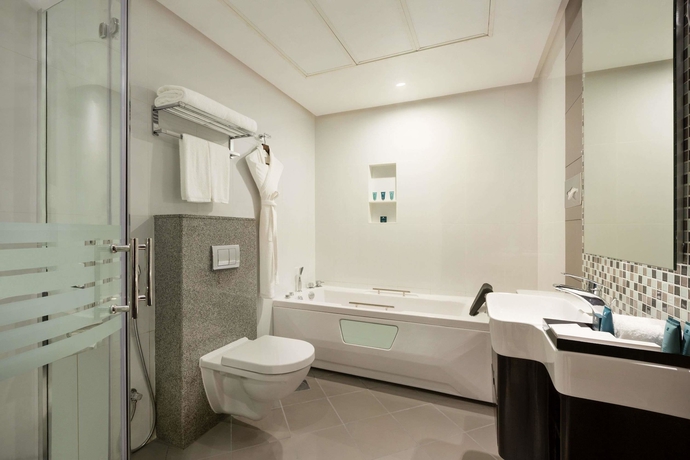 Imagen de la habitación del Hotel Wyndham Garden Manama. Foto 11