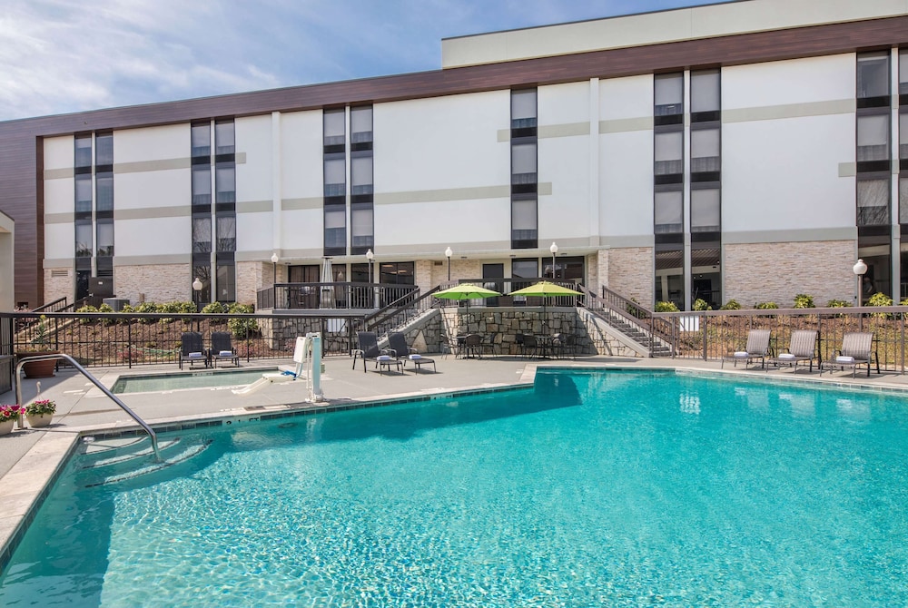 Imagen de la piscina del Hotel Wyndham Garden Marietta Atlanta North. Foto 19