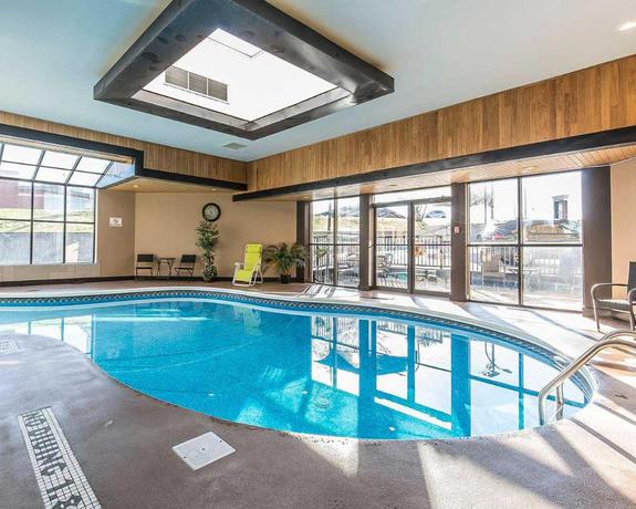 Imagen de la piscina del Hotel Wyndham Garden Medicine Hat Conference Center. Foto 20