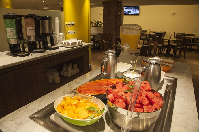 Imagen del bar/restaurante del Hotel Wyndham Garden Monterrey Norte. Foto 2