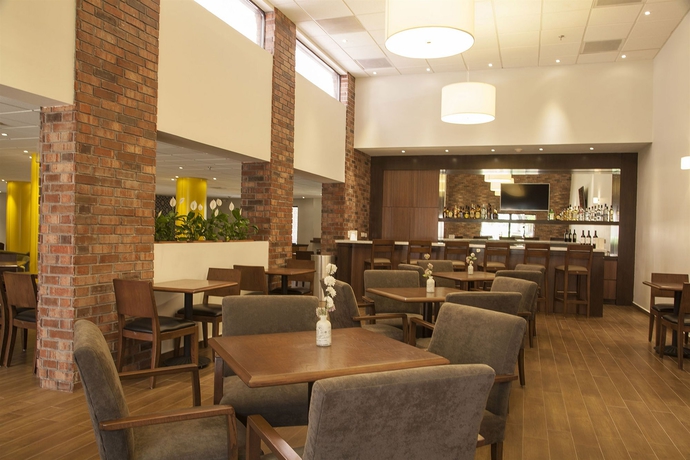 Imagen del bar/restaurante del Hotel Wyndham Garden Monterrey Norte. Foto 3