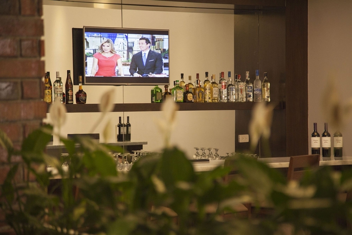 Imagen del bar/restaurante del Hotel Wyndham Garden Monterrey Norte. Foto 4