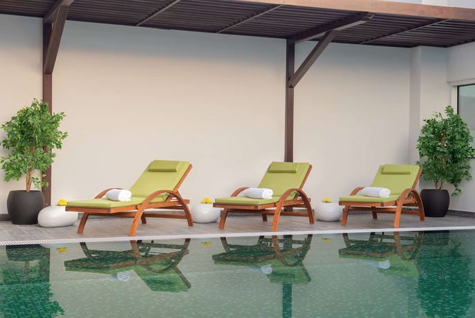 Imagen de la piscina del Hotel Wyndham Garden Muscat Al Khuwair. Foto 20
