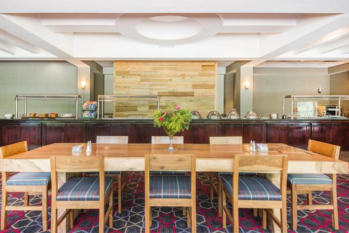 Imagen del bar/restaurante del Hotel Wyndham Garden Pittsburgh Airport. Foto 2