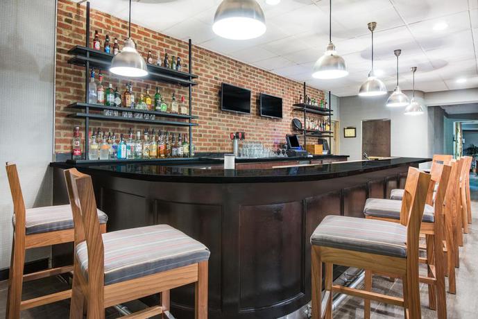 Imagen del bar/restaurante del Hotel Wyndham Garden Pittsburgh Airport. Foto 3