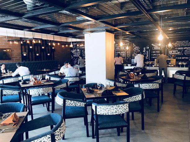 Imagen del bar/restaurante del Hotel Wyndham Garden Quito. Foto 4