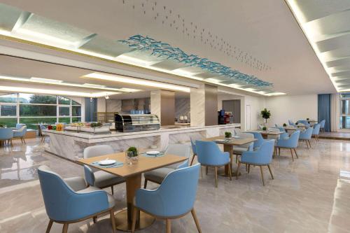 Imagen del bar/restaurante del Hotel Wyndham Garden Rizhao Donggang Resort. Foto 7
