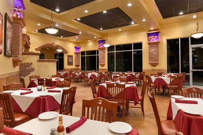 Imagen del bar/restaurante del Hotel Wyndham Garden San Antonio Riverwalk/Museum Reach. Foto 2