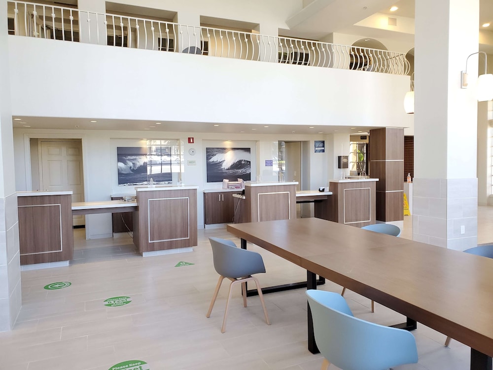 Imagen de los interiores del Hotel Wyndham Garden San Diego Near Seaworld. Foto 14