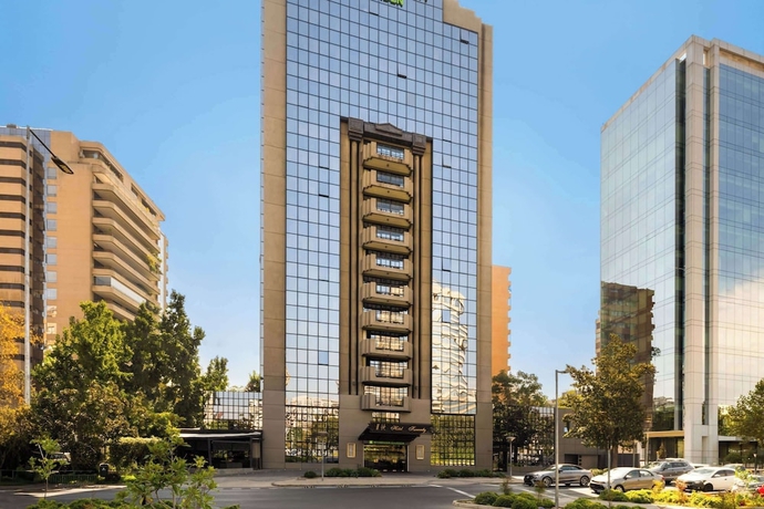 Imagen general del Hotel Wyndham Garden Santiago Kennedy. Foto 1