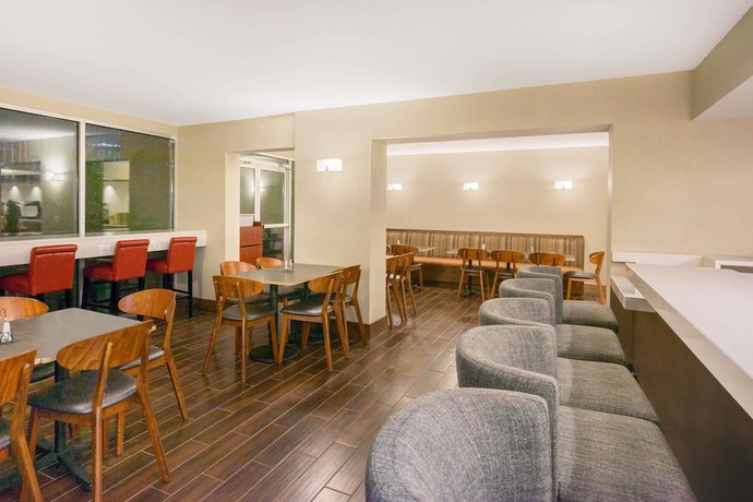 Imagen de los interiores del Hotel Wyndham Garden Washington DC Area. Foto 8