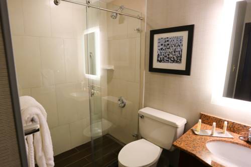 Imagen de la habitación del Hotel Wyndham Garden Westlake. Foto 14