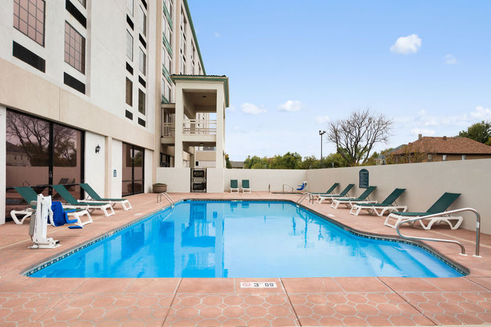 Imagen general del Hotel Wyndham Garden Wichita Downtown, Wichita. Foto 1