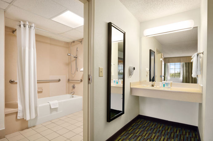 Imagen general del Hotel Wyndham Garden Wichita Downtown, Wichita. Foto 12