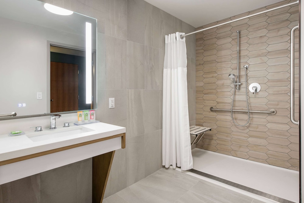 Imagen de la habitación del Hotel Wyndham Garden Winnipeg Airport. Foto 6