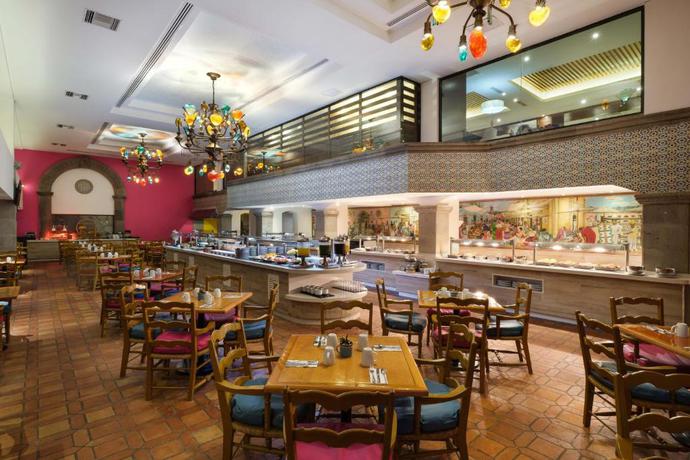 Imagen del bar/restaurante del Hotel Wyndham Grand Cancun All Inclusive Resort and Villas. Foto 2