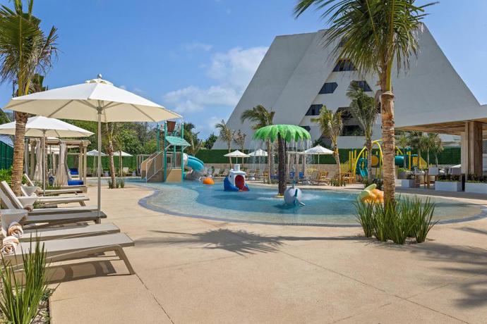Imagen de la piscina del Hotel Wyndham Grand Cancun All Inclusive Resort and Villas. Foto 14
