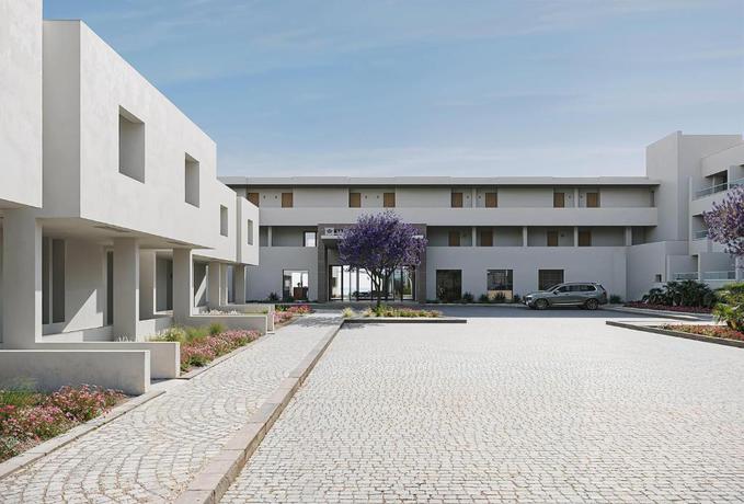 Imagen de los exteriores del Hotel Wyndham Grand Carvoeiro Algarve. Foto 15