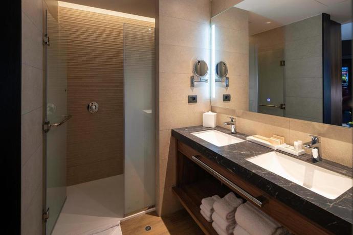 Imagen de la habitación del Hotel Wyndham Grand Costa Del Sol Lima Airport. Foto 5